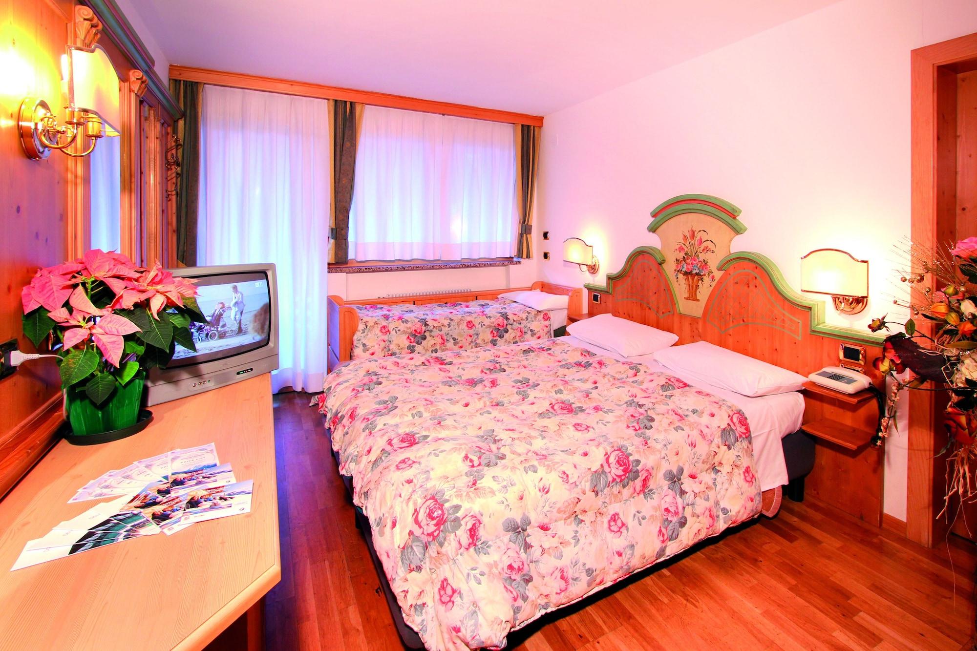 Hotel Dolomiti Schloss 까나제이 외부 사진