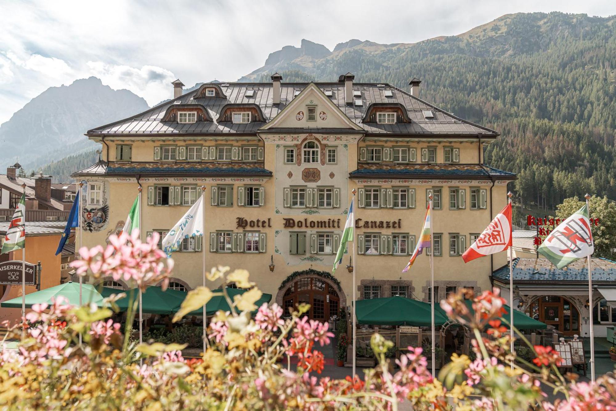 Hotel Dolomiti Schloss 까나제이 외부 사진