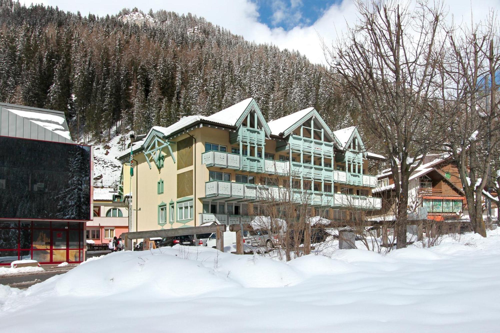 Hotel Dolomiti Schloss 까나제이 외부 사진