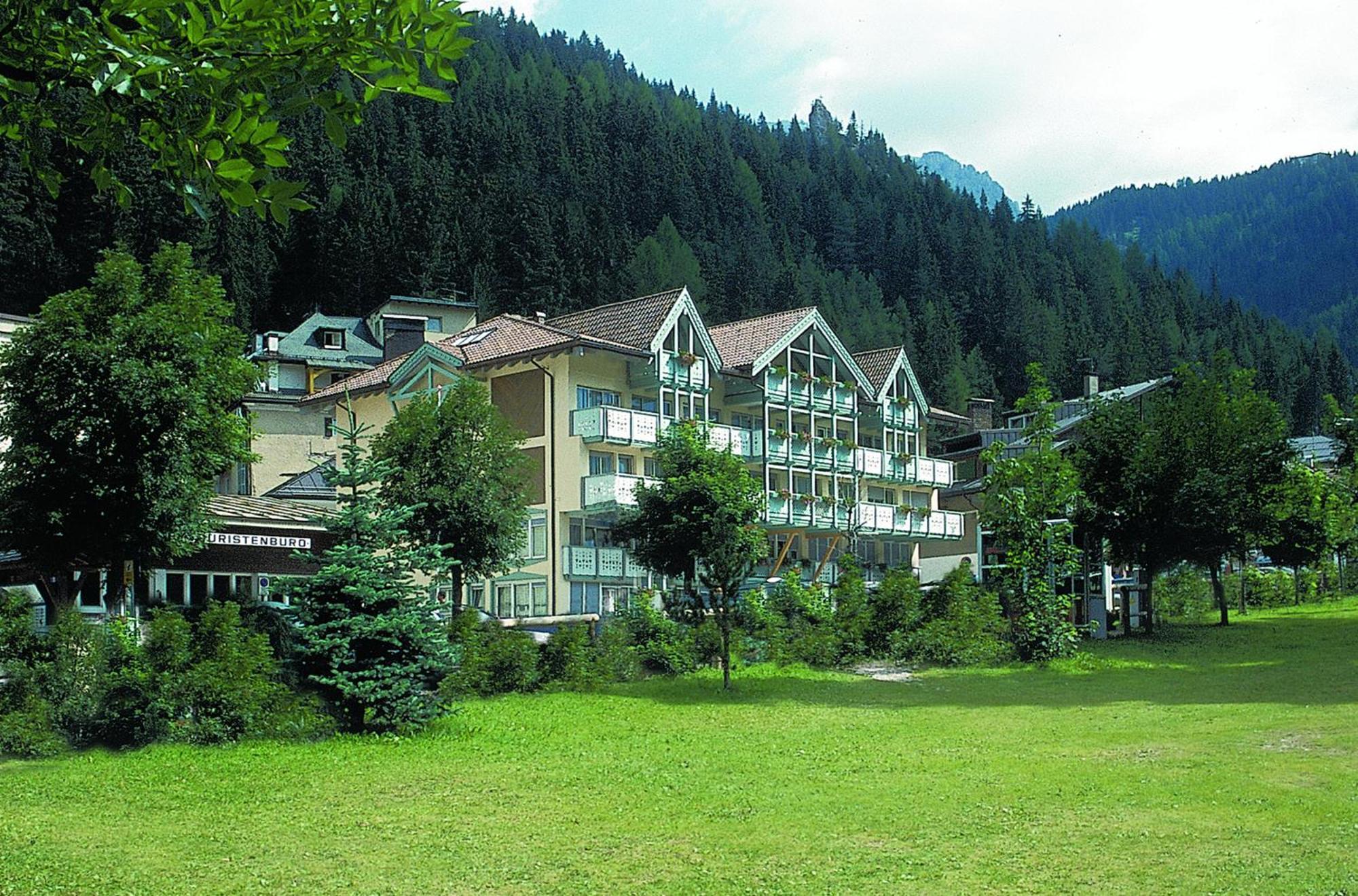 Hotel Dolomiti Schloss 까나제이 외부 사진