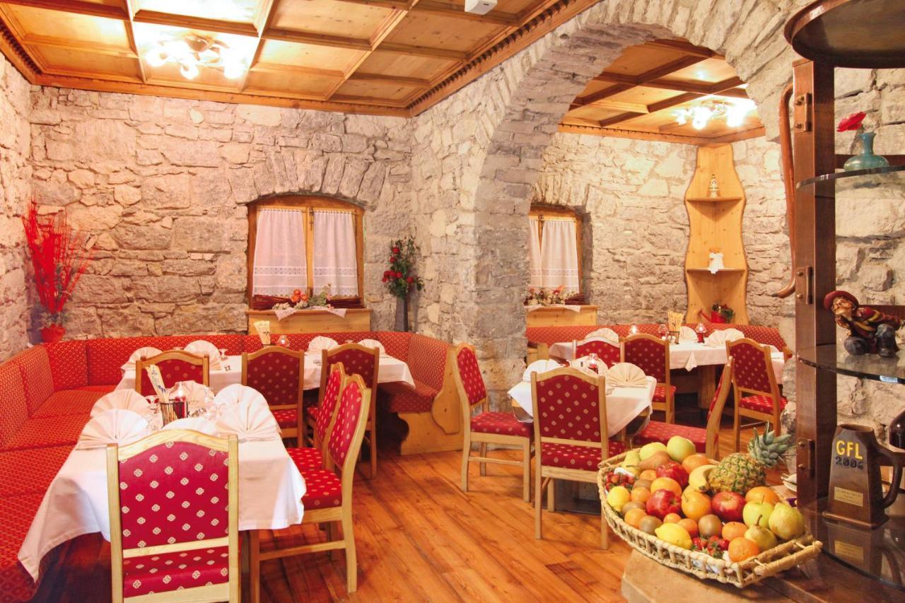 Hotel Dolomiti Schloss 까나제이 외부 사진